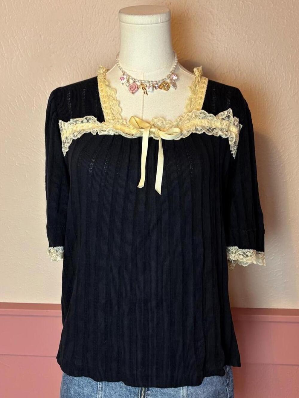 axes femme vintage whimsy top miss kalico of california 70s black cream lace
